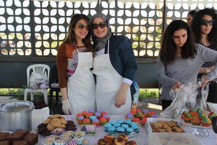 CrumbleBerrys Eat cake for a cause